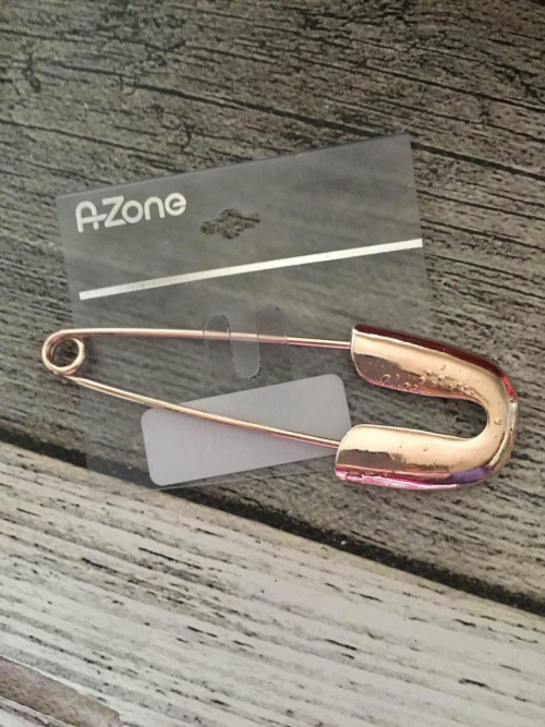 Grosse broche épingle dorée