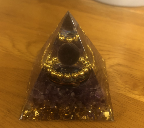 Pyramide « cercle doré » améthyste