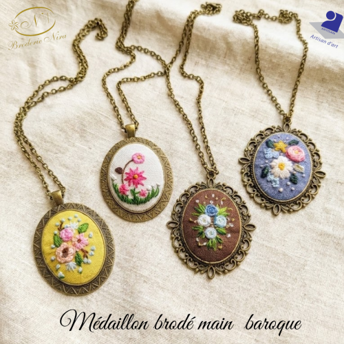 Collier Médaillon Baroque Brodé Main – Artisan d’art