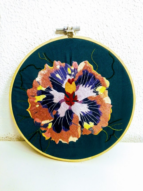 Hibiscus tambour broderie d'art main