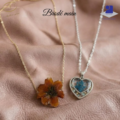 Collier Médaillon fleure séchée Artisanal 1