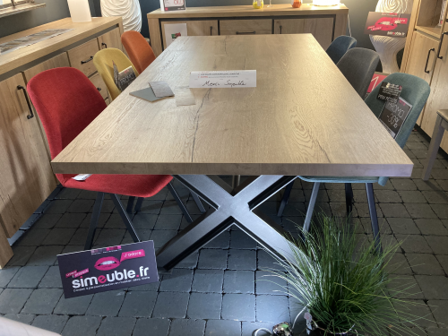 Table mélaminé imitation chêne
