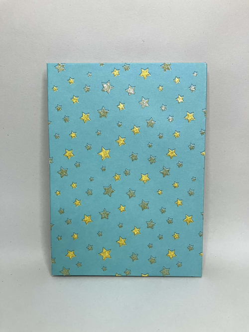 Petit cahier avec pages blanches et lignes