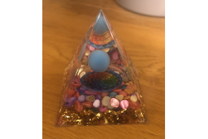 Pyramide « 7 chakras » tourmaline
