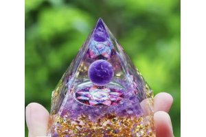 Pyramide « fleur mandala » améthyste