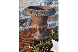 Ancien vase type medecis en fonte, 24 cm