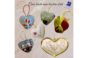 Cœur Suspendu en Broderie d'Art – Poésie Textile – Pièce Unique