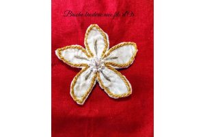 Broche bijoux Tiaré brodé